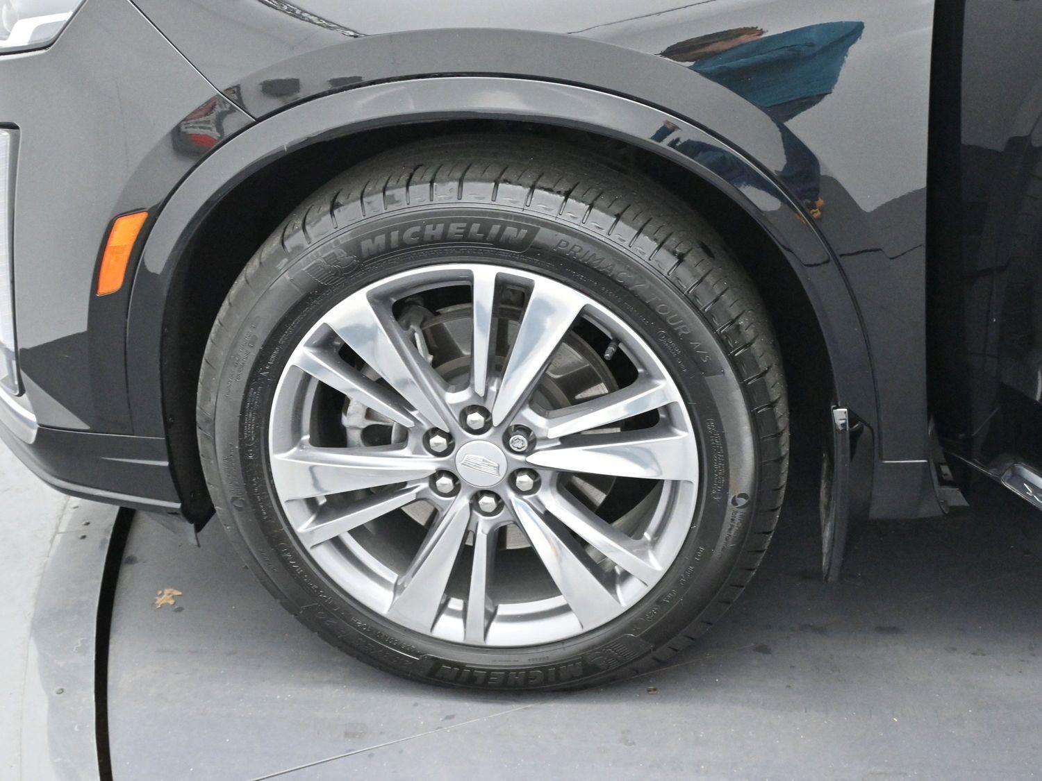 Certified 2024 Cadillac XT6 Premium Luxury image 40