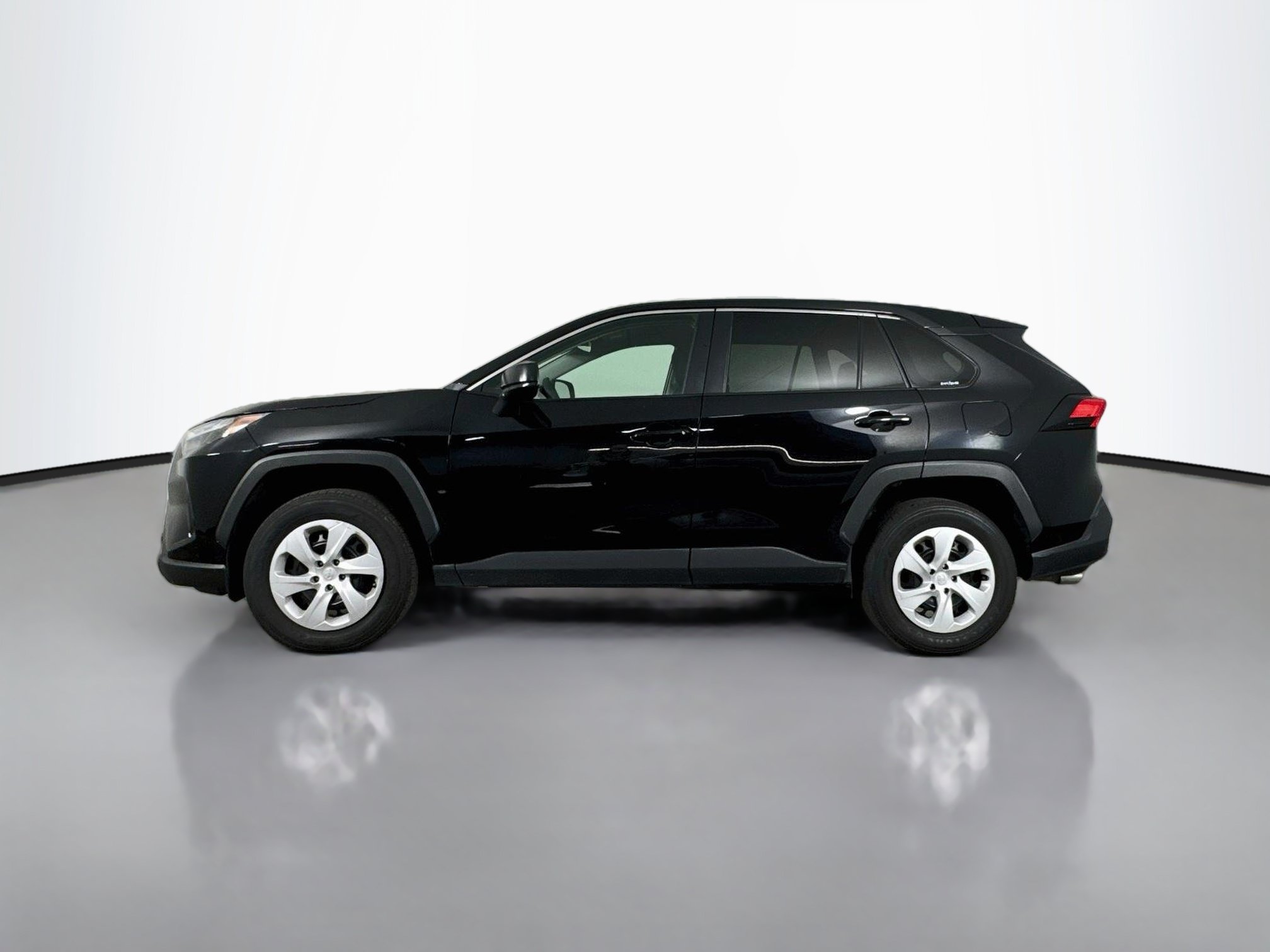 Certified 2025 Toyota RAV4 LE AWD/4WD image 4