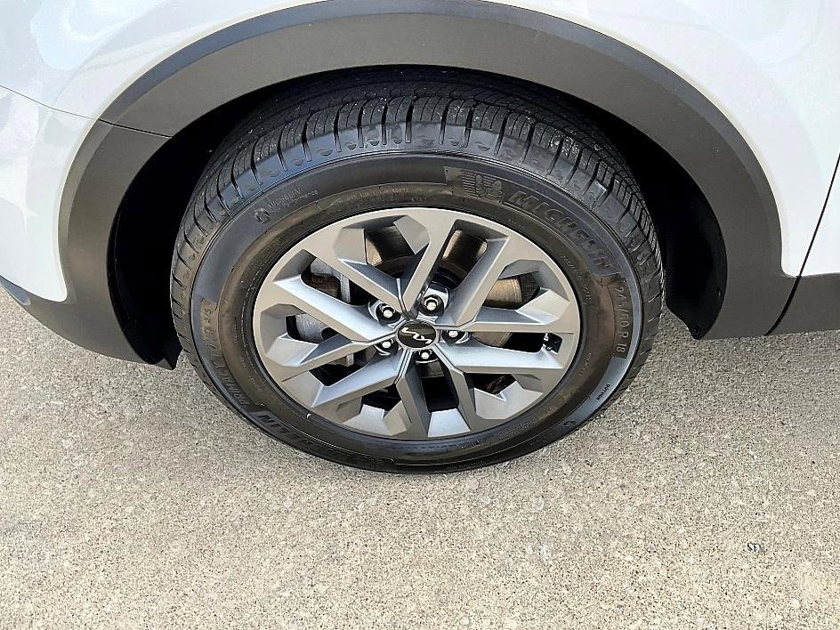 Used 2023 Kia Telluride LX image 14