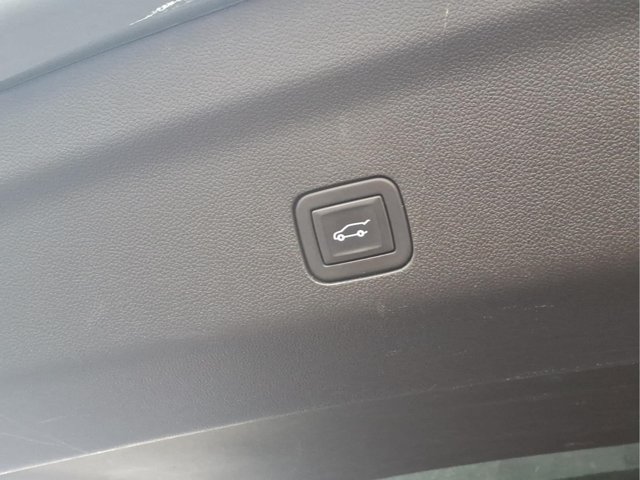 Used 2023 Chevrolet Suburban Premier AWD/4WD image 25