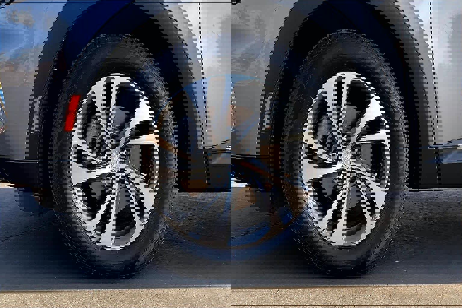 Used 2021 Buick Envision Essence w/ Technology Package I image 12