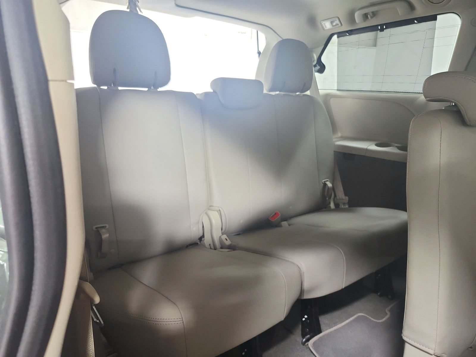 Used 2020 Toyota Sienna XLE Premium FWD image 46