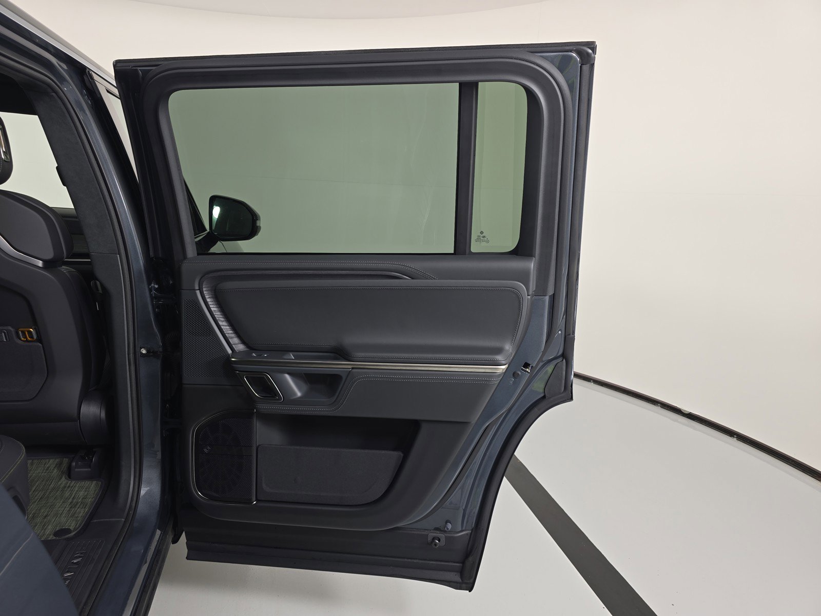 Used 2023 Rivian R1S Adventure image 19