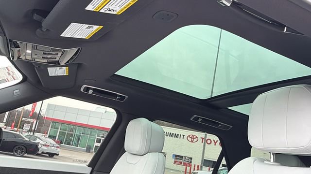 Used 2025 Land Rover Range Rover Sport SE image 19