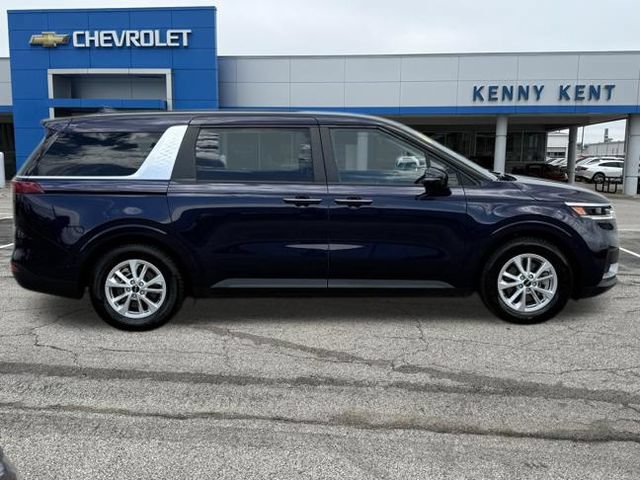 Used 2023 Kia Carnival LX FWD image 3