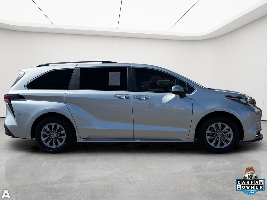 Used 2024 Toyota Sienna XLE FWD image 8