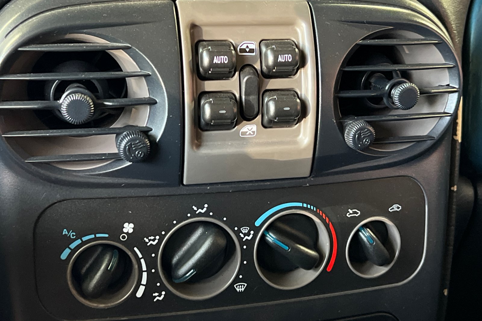 Used 2001 Chrysler PT Cruiser FWD image 26