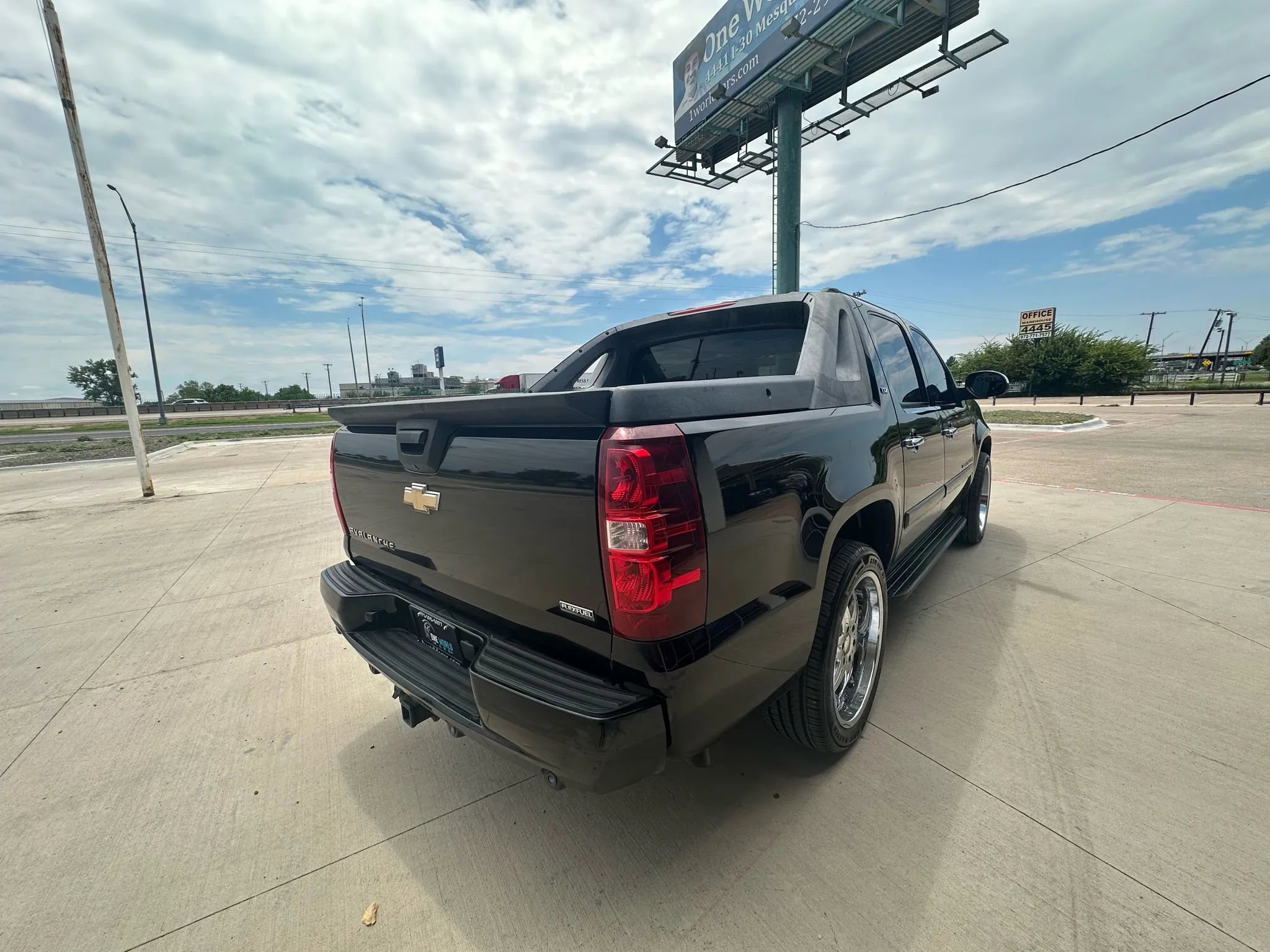 Used 2008 Chevrolet Avalanche LTZ w/ LTZ Preferred Equipment Group AWD/4WD image 5