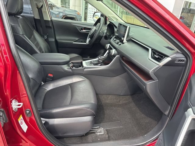 Used 2019 Toyota RAV4 Limited w/ Advanced Technology Package AWD/4WD image 35