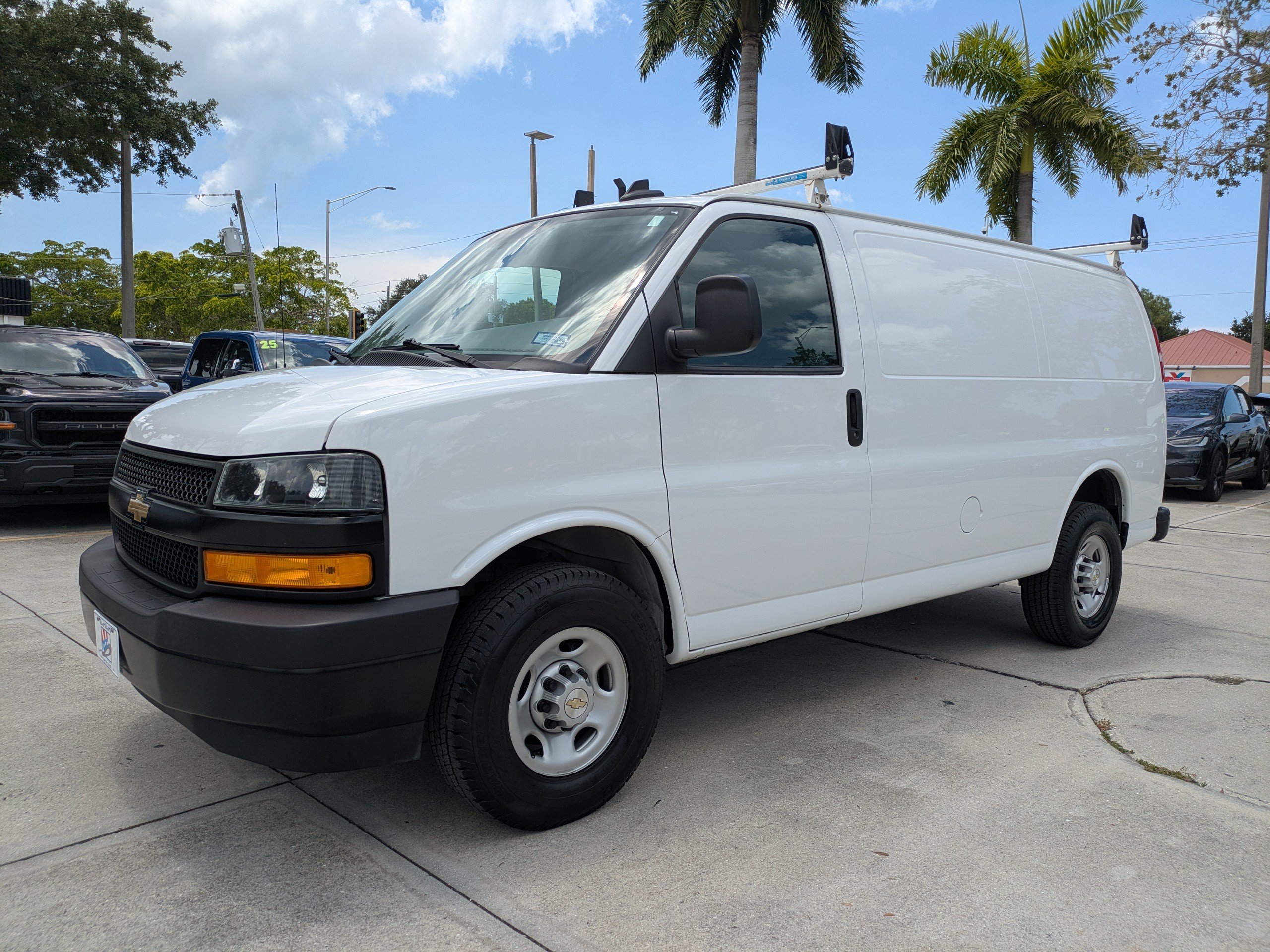 Used 2024 Chevrolet Express 2500 w/ Driver Convenience Package RWD image 7