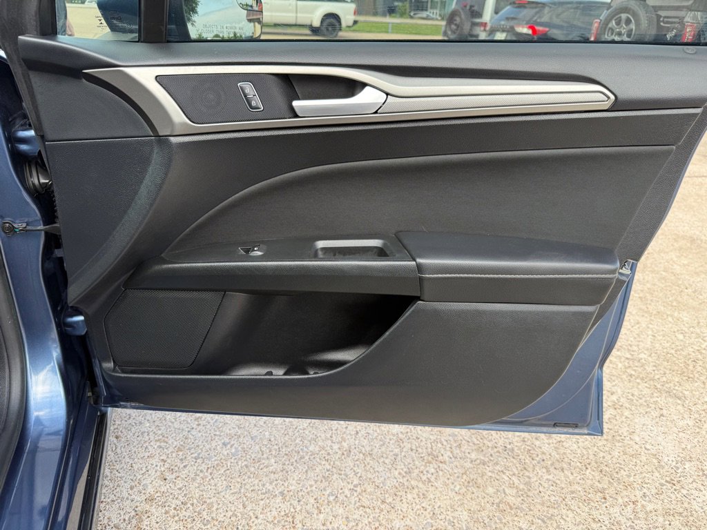 Used 2018 Ford Fusion SE FWD image 24