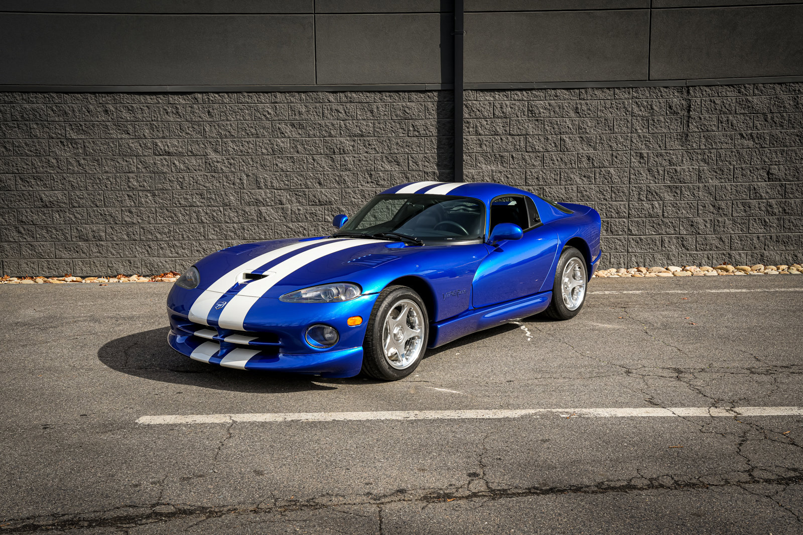 Used 1997 Dodge Viper GTS image 2
