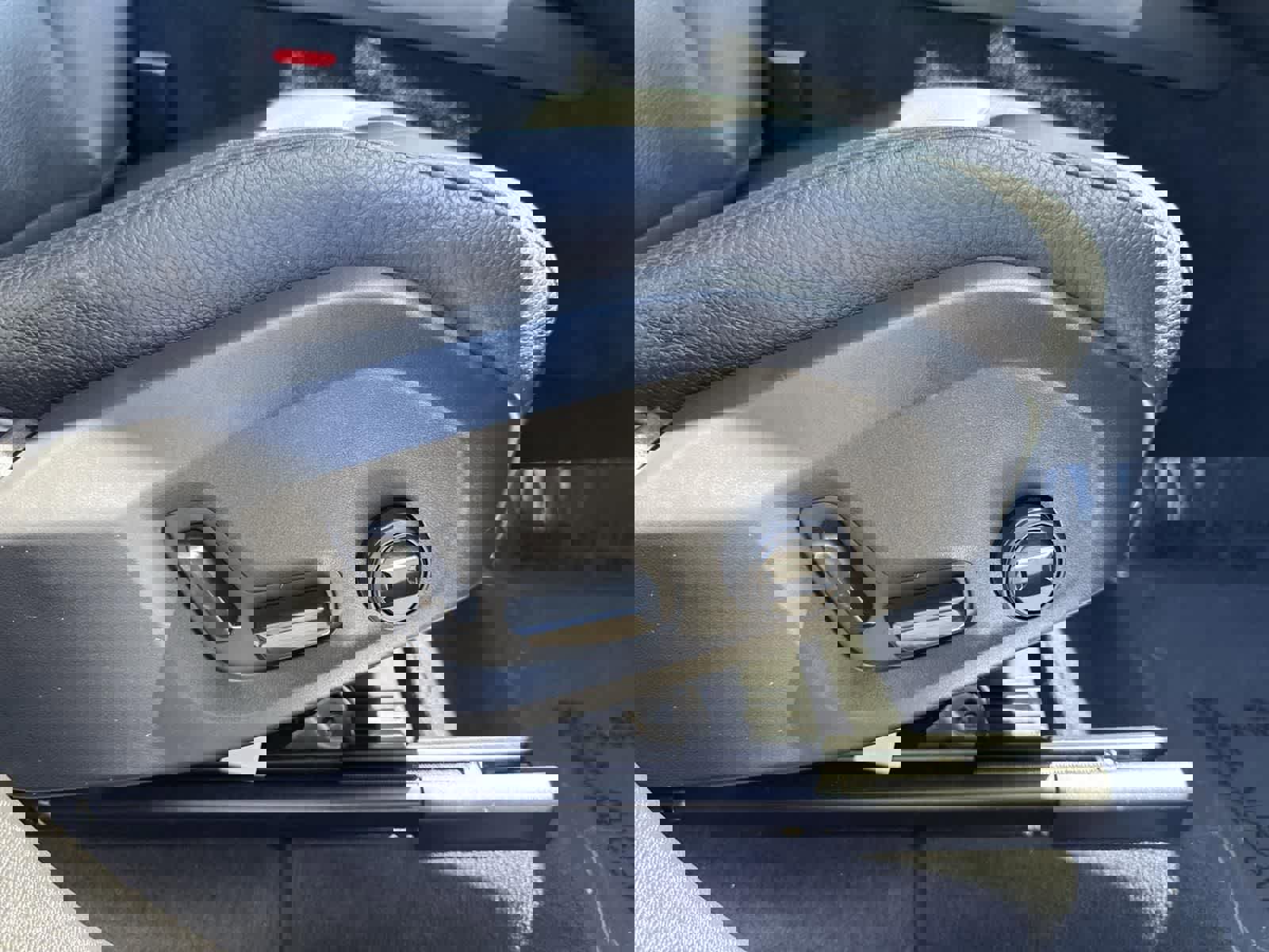 Used 2023 Volvo XC60 B5 Plus image 39