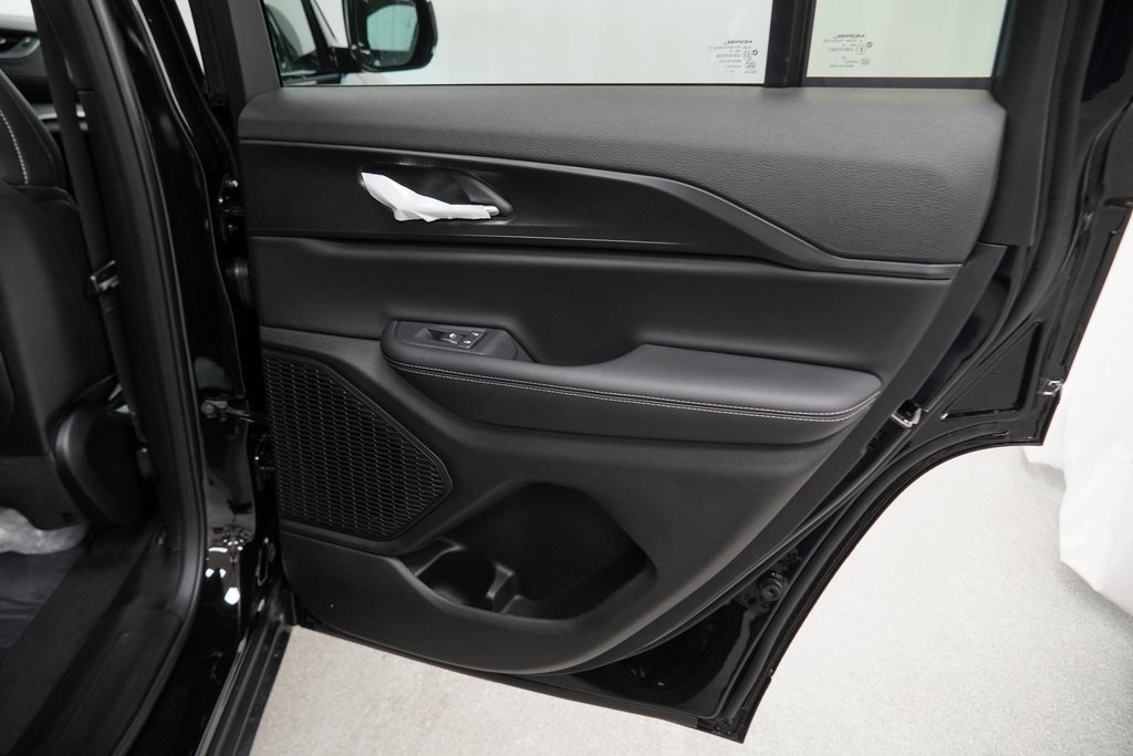 New 2025 Jeep Grand Cherokee Laredo image 32