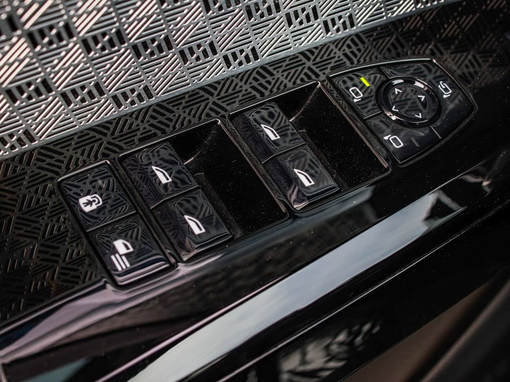 Used 2024 BMW i7 xDrive60 image 10