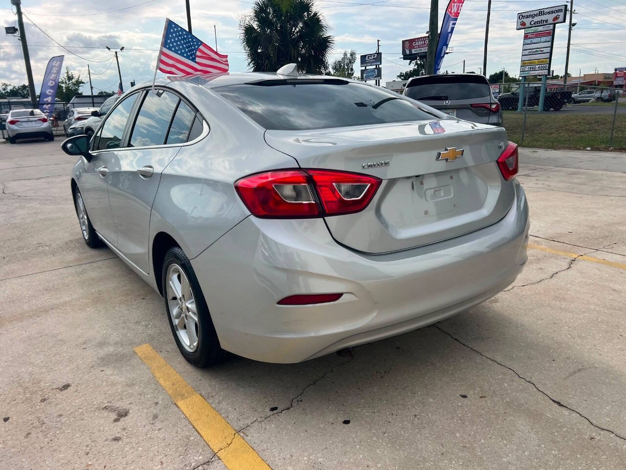 Used 2018 Chevrolet Cruze LT w/ Convenience Package FWD image 5