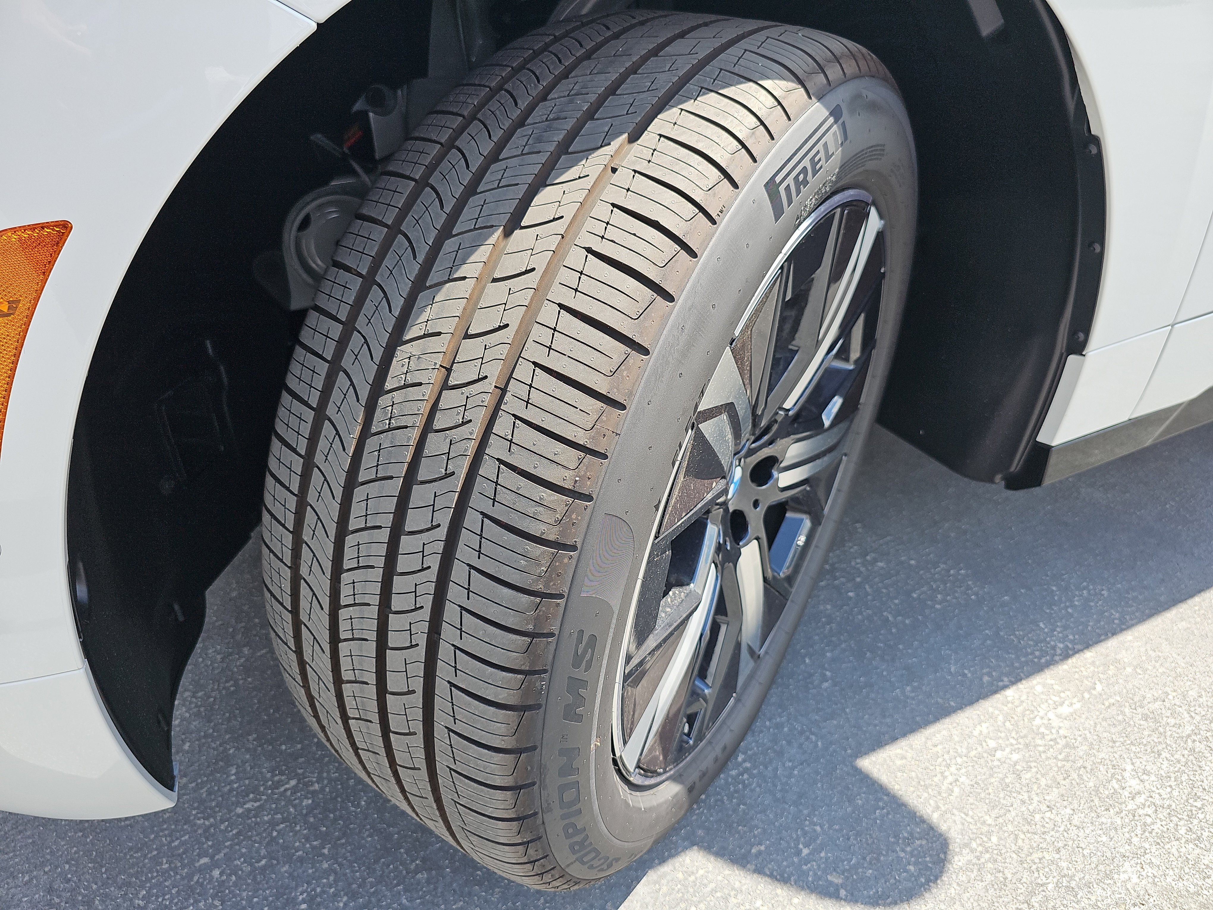 New 2026 BMW iX xDrive60 w/ Premium Package image 32