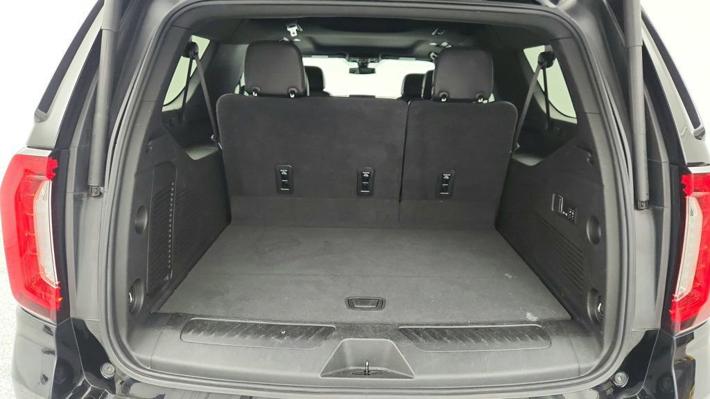 Used 2022 GMC Yukon XL SLT w/ SLT Premium Package image 24