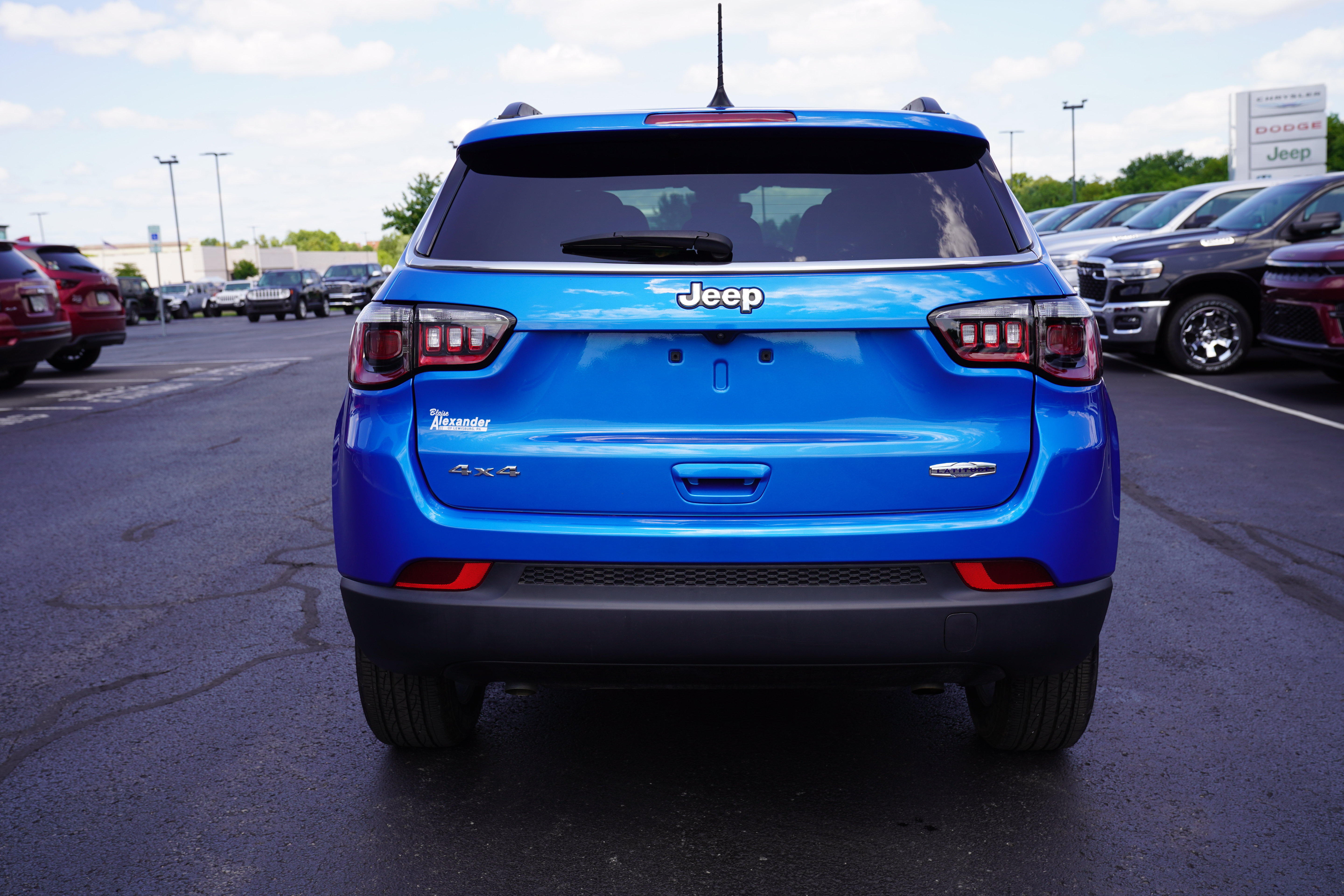 Used 2025 Jeep Compass Latitude AWD/4WD image 6