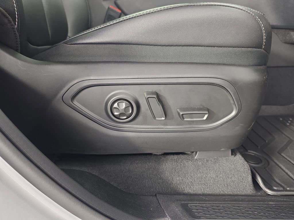 Used 2025 Jeep Grand Cherokee L Limited RWD image 41