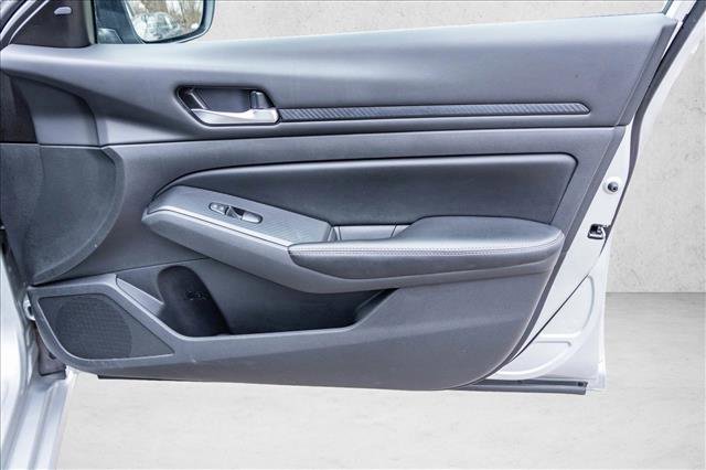 Used 2024 Nissan Altima 2.5 SV image 29