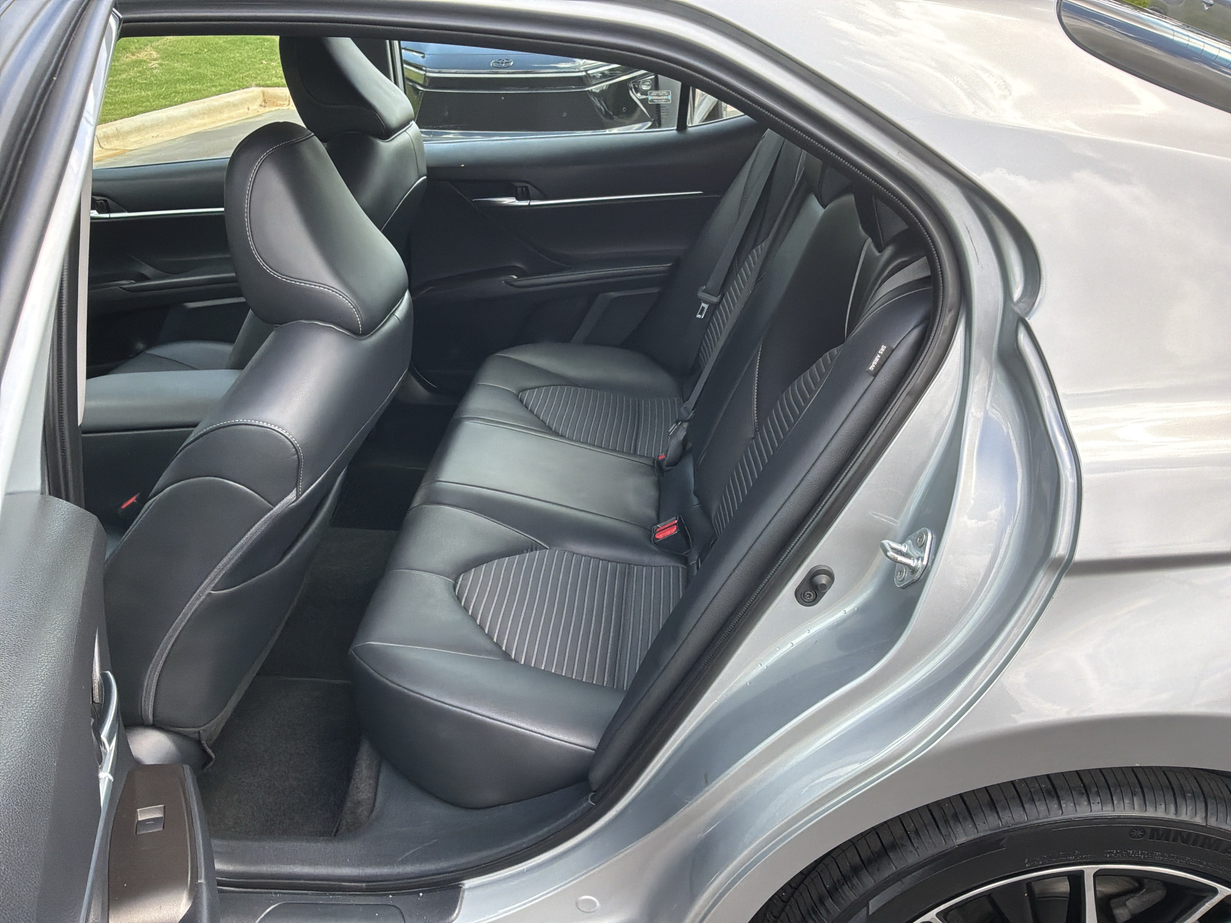 Used 2022 Toyota Camry SE FWD image 30