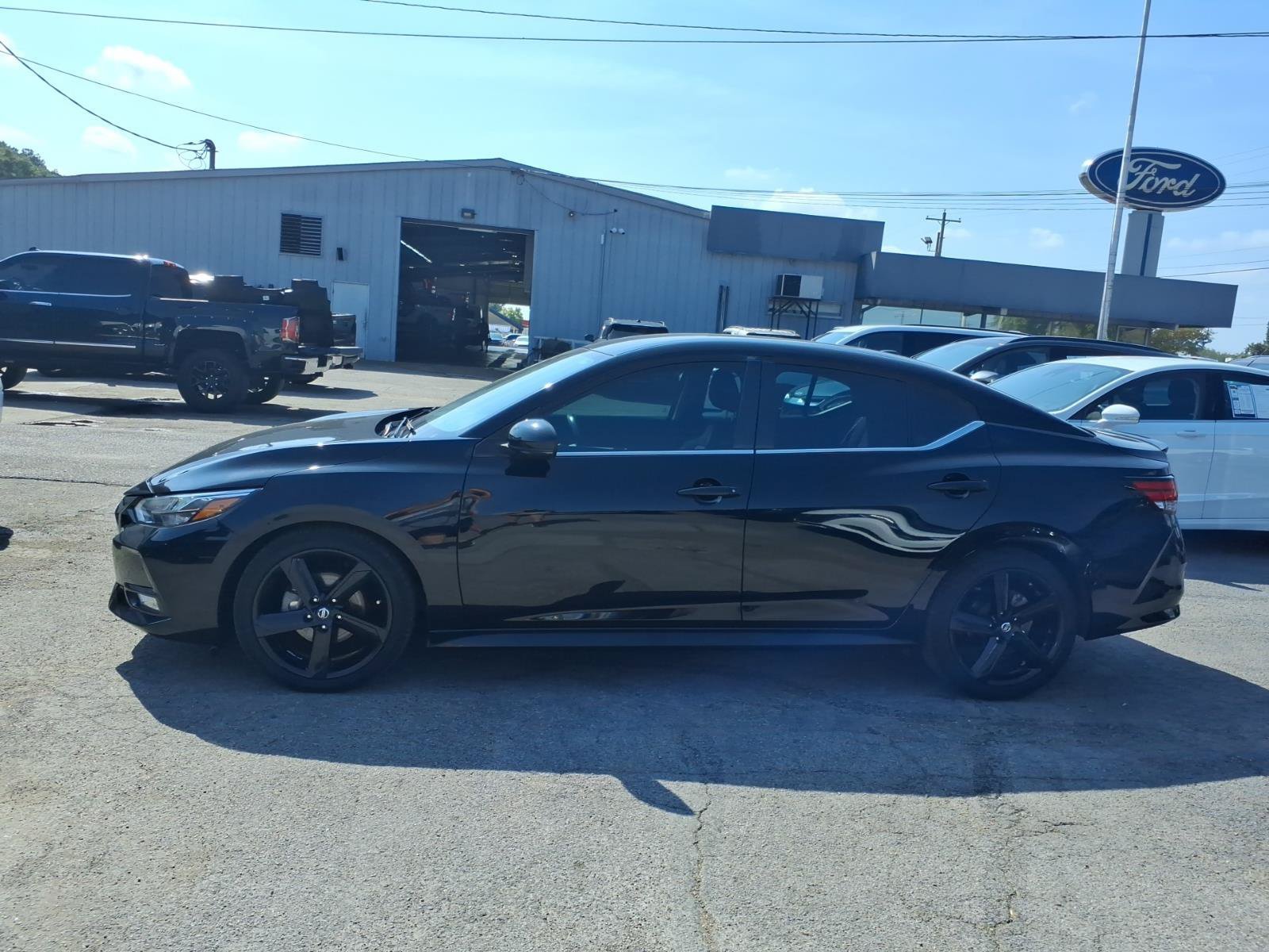 Used 2022 Nissan Sentra SR w/ Electronics Package FWD image 2