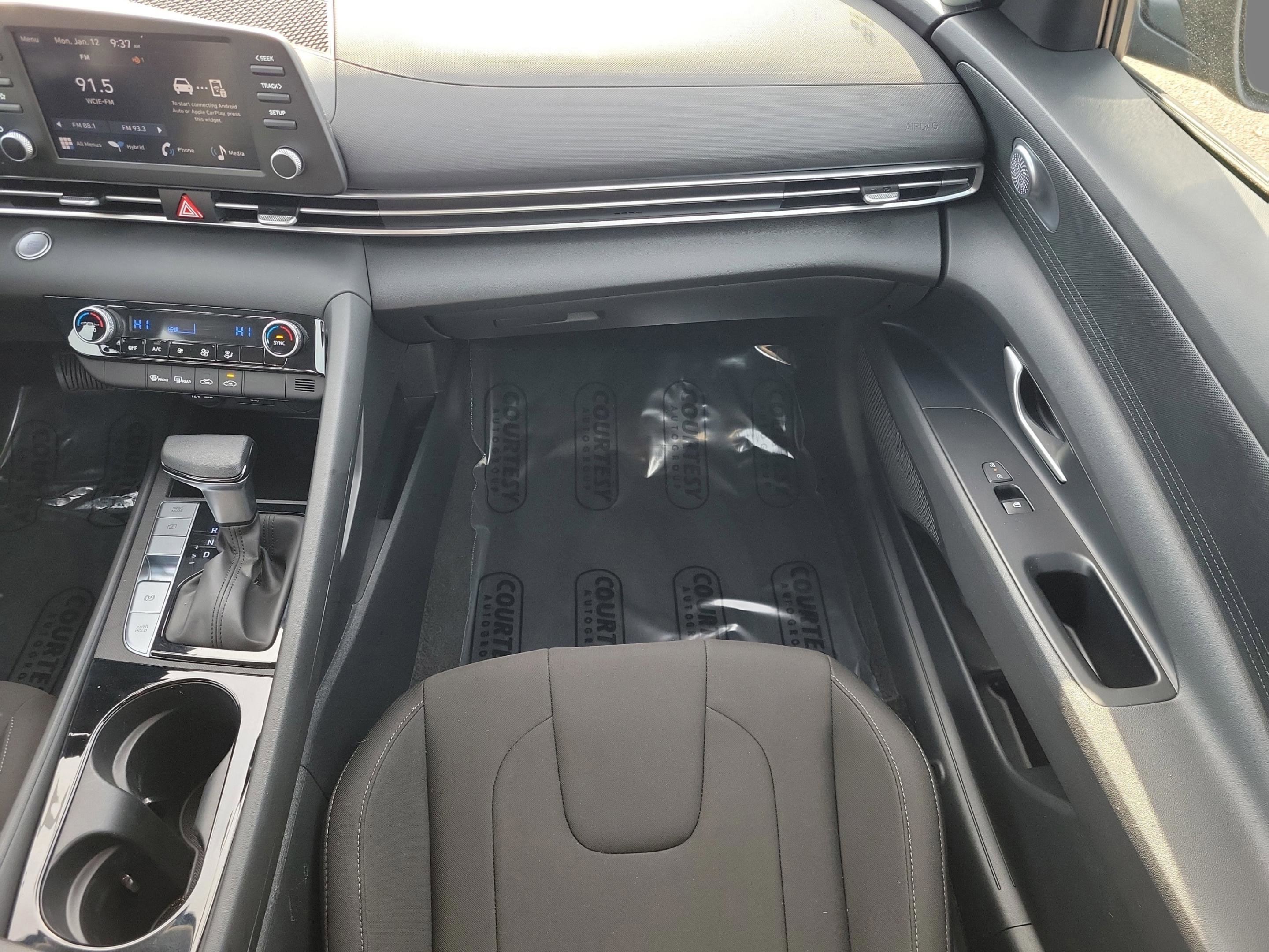 Used 2025 Hyundai Elantra Blue image 10