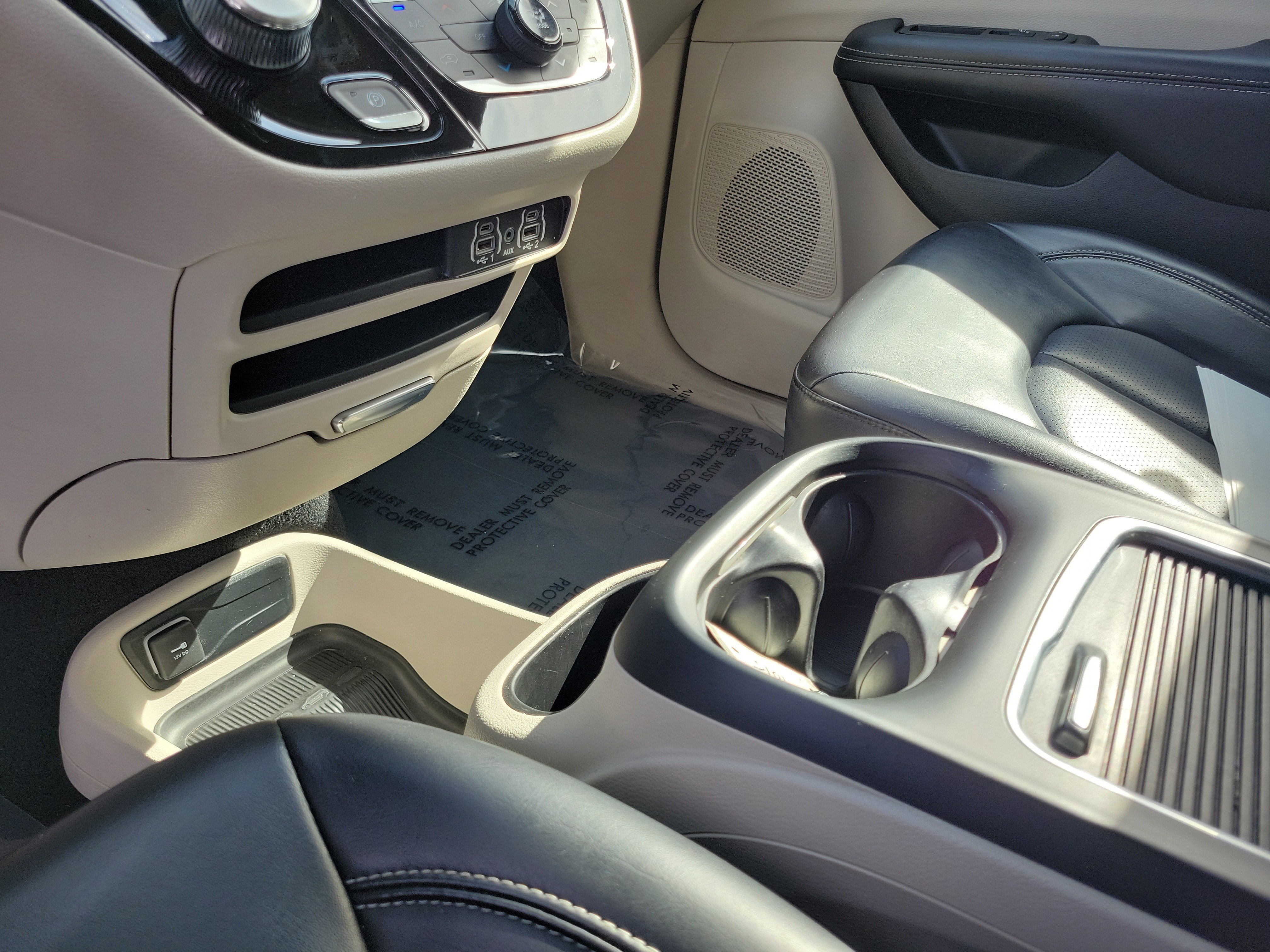 Used 2023 Chrysler Pacifica Touring-L image 29