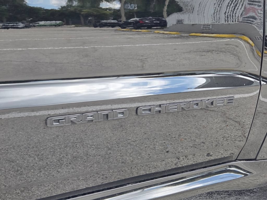 Used 2021 Jeep Grand Cherokee Limited X RWD image 12