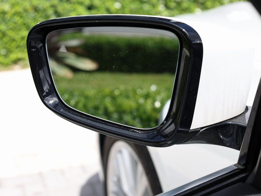 Used 2024 BMW 330i Sedan w/ Premium Package image 9