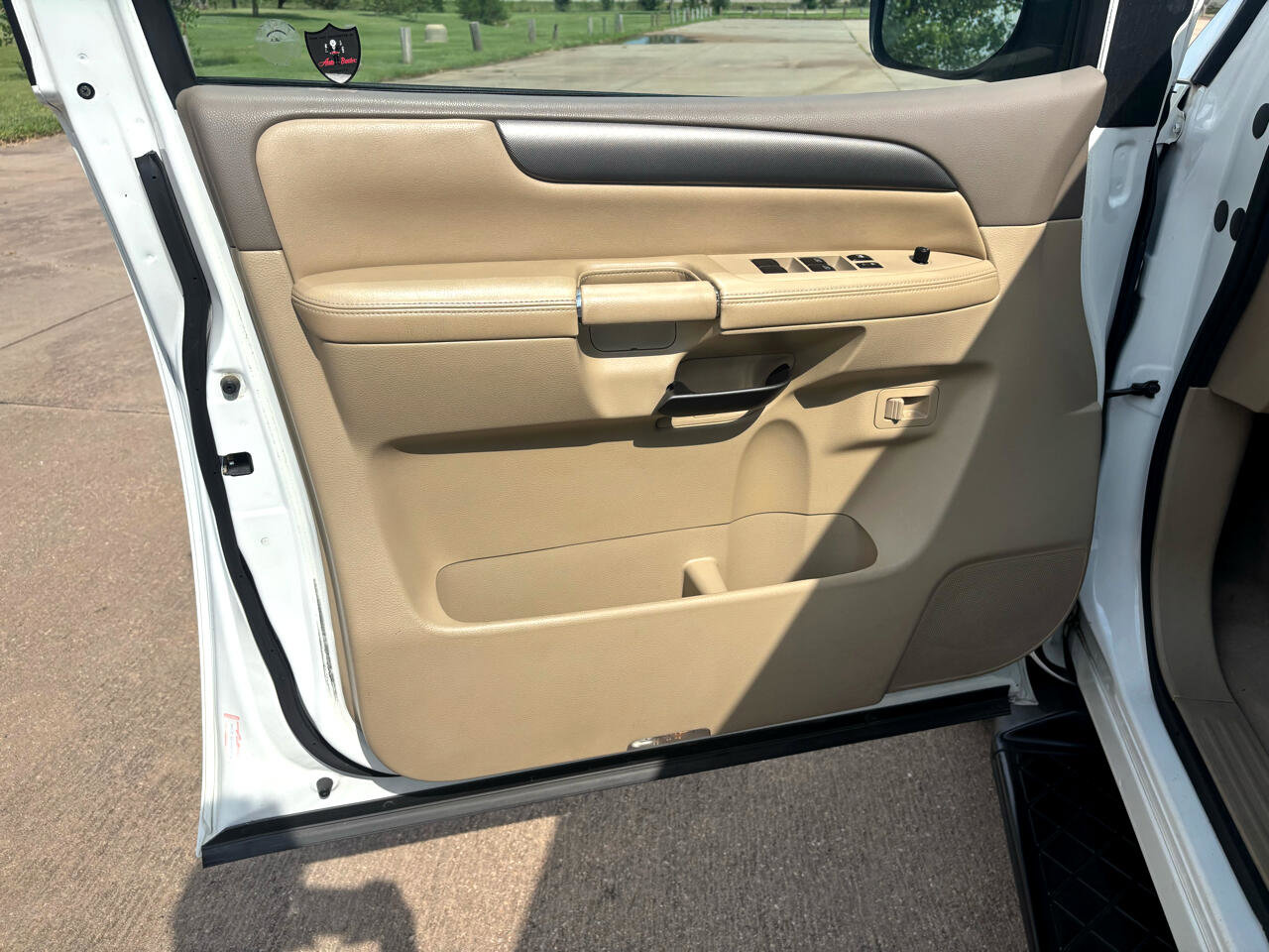 Used 2011 Nissan Armada SV image 17