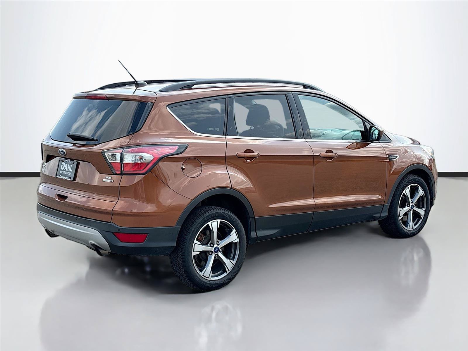 Used 2017 Ford Escape SE w/ Equipment Group 201A AWD/4WD image 13