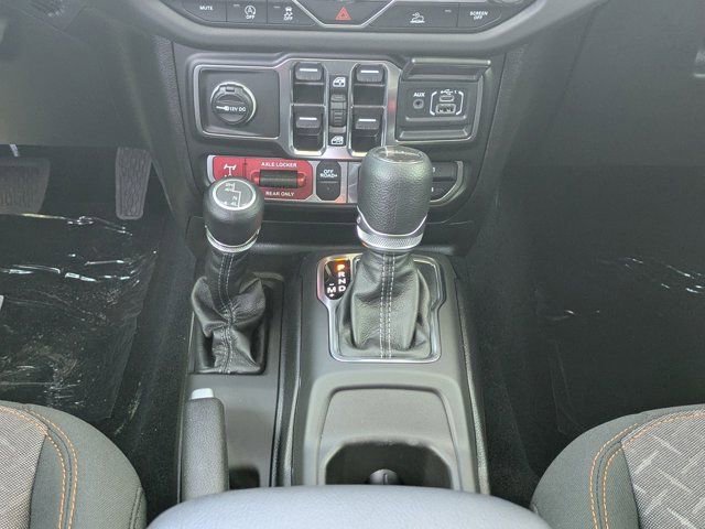 New 2025 Jeep Gladiator Mojave image 17