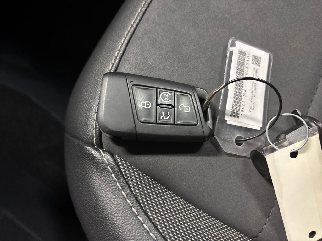 Used 2023 Volkswagen Taos SE image 32