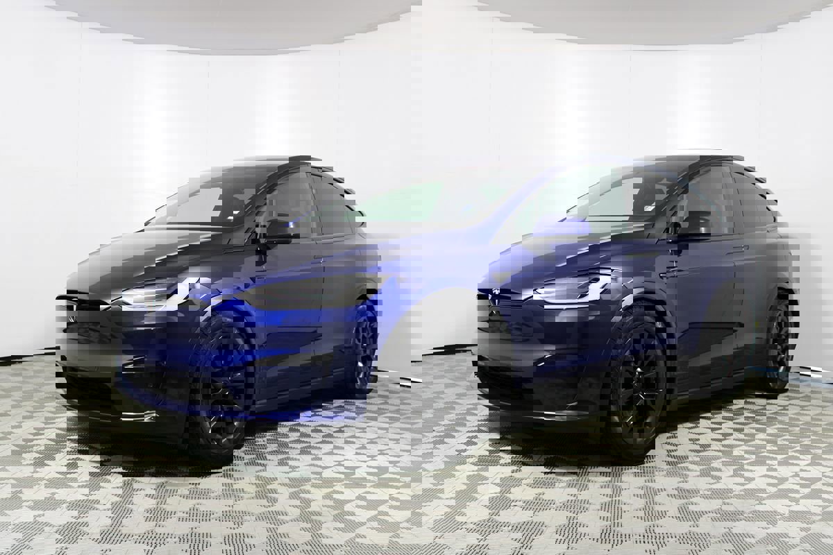 Used 2022 Tesla Model X Plaid image 3