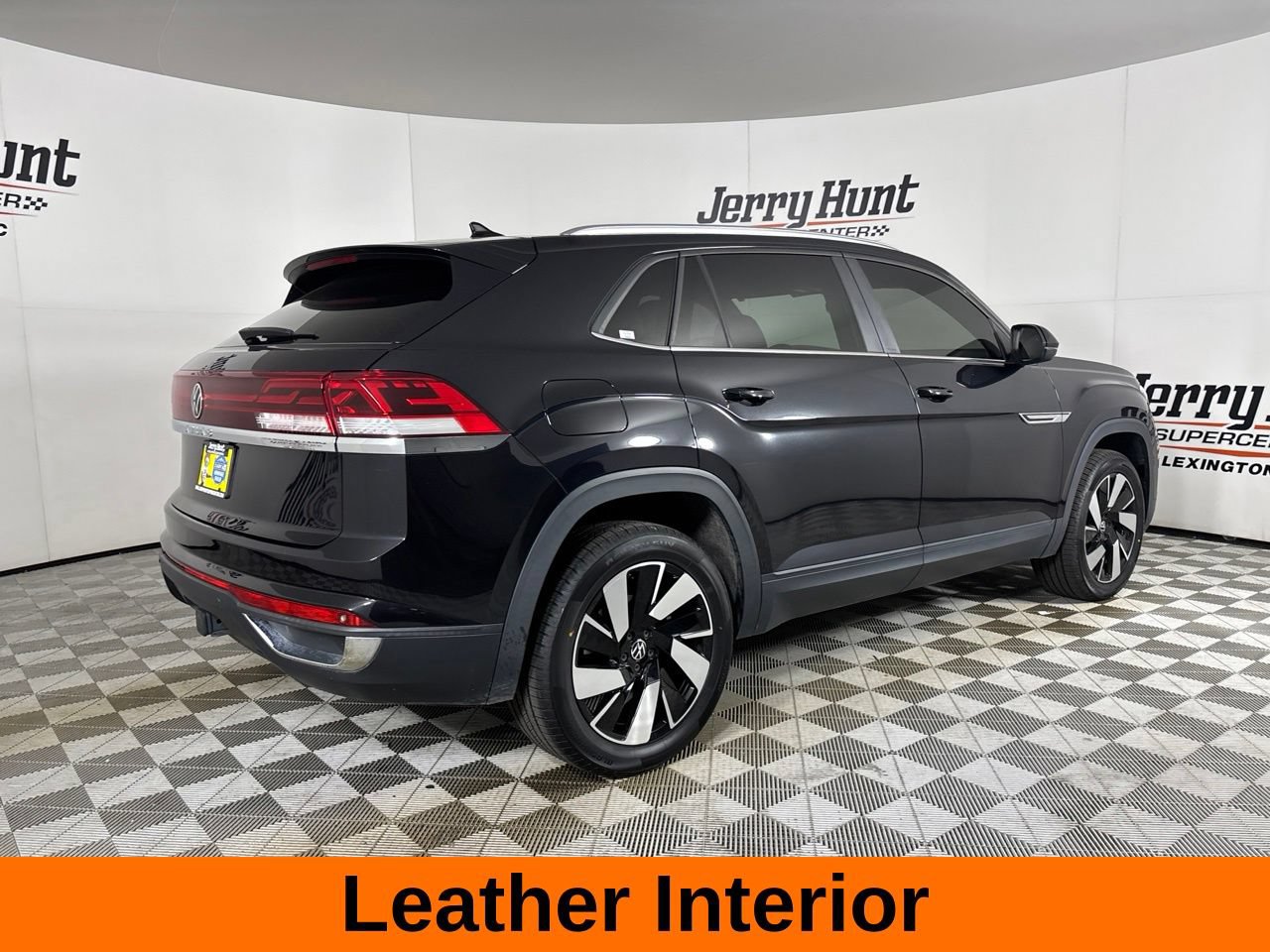 Used 2024 Volkswagen Atlas Cross Sport SE w/ Panoramic Sunroof Package FWD image 6