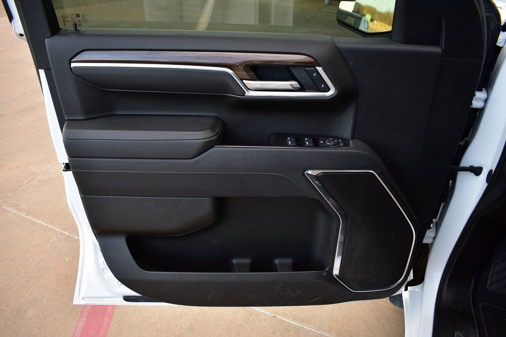 Used 2025 Chevrolet Silverado 1500 LT image 16