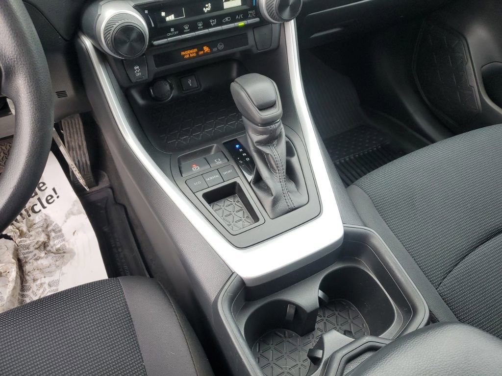 Used 2021 Toyota RAV4 LE image 25