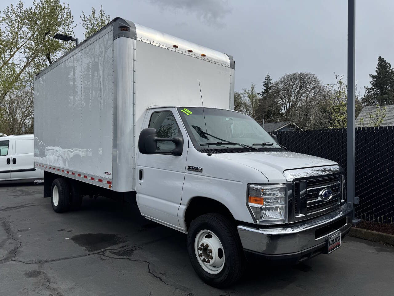 Used 2019 Ford E-450 and Econoline 450 Super Duty w/ Power Windows & Locks Group image 6