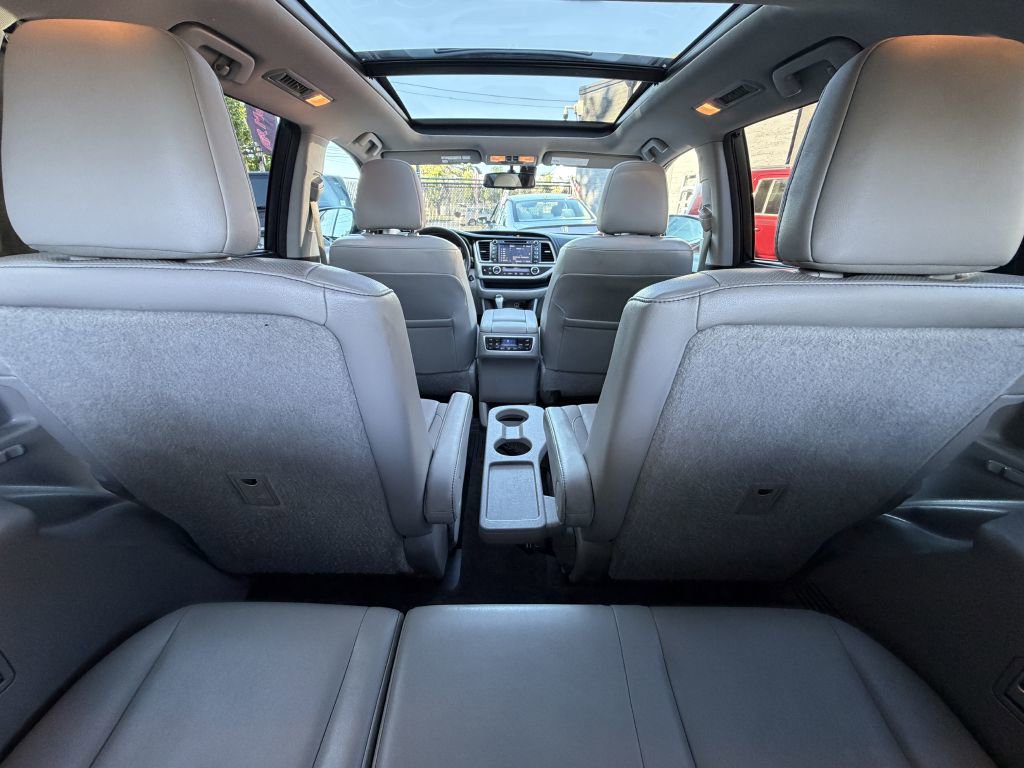 Used 2014 Toyota Highlander Limited Platinum AWD/4WD image 19