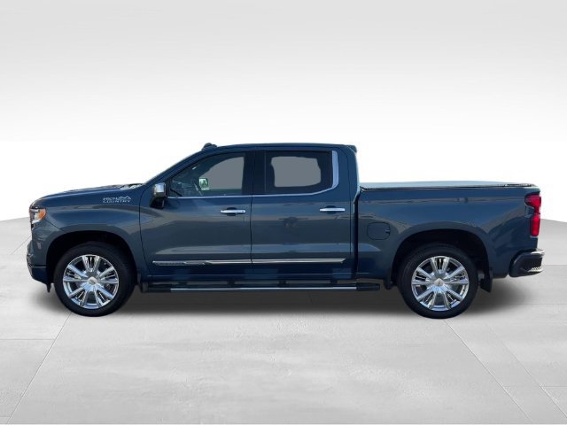 Used 2024 Chevrolet Silverado 1500 High Country w/ High Country Premium Package AWD/4WD image 3
