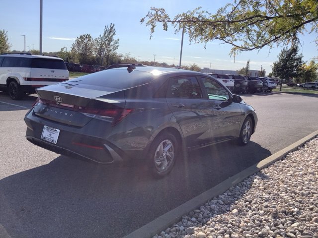 Certified 2024 Hyundai Elantra SE FWD image 6