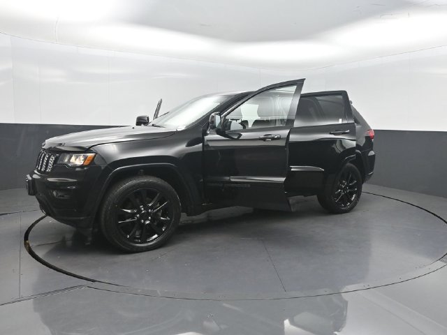 Used 2019 Jeep Grand Cherokee Altitude AWD/4WD image 29