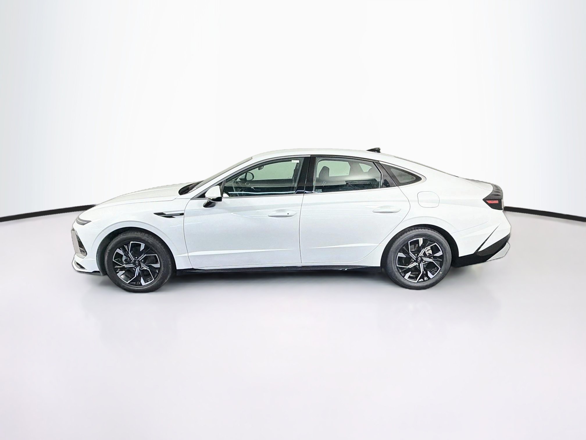 Used 2025 Hyundai Sonata SEL FWD image 4