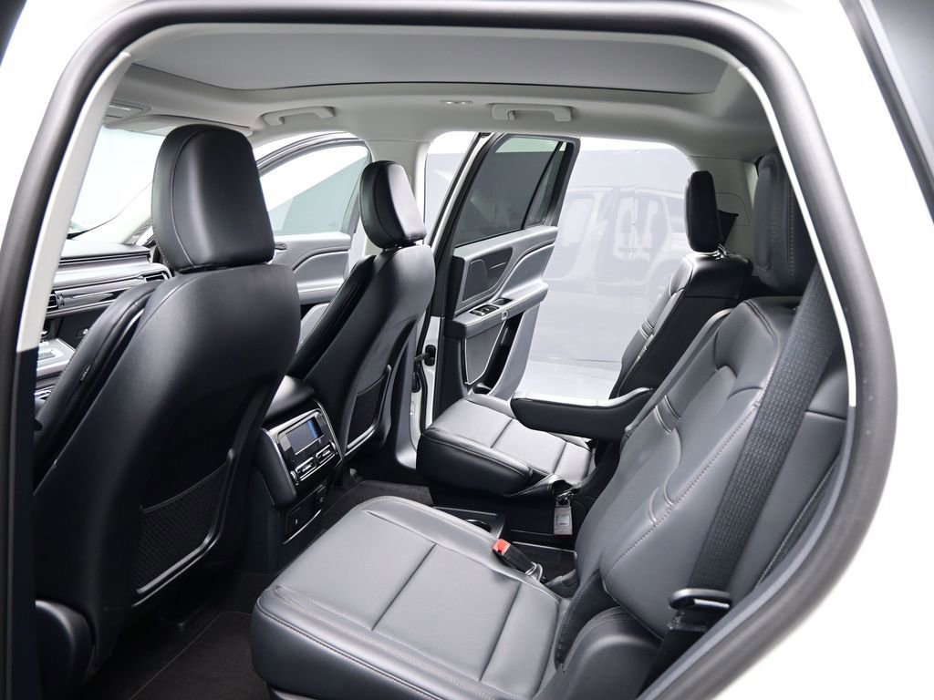 Used 2025 Lincoln Aviator 2WD w/ Jet Appearance Package image 21