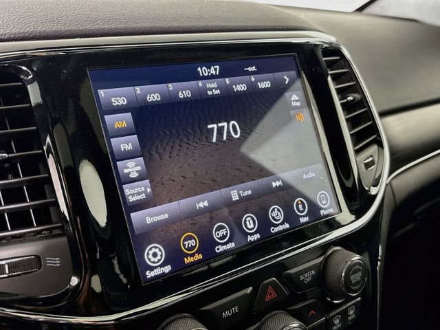 Used 2019 Jeep Grand Cherokee Limited AWD/4WD image 15