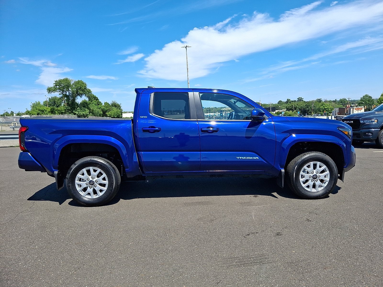 Used 2025 Toyota Tacoma SR5 AWD/4WD image 7