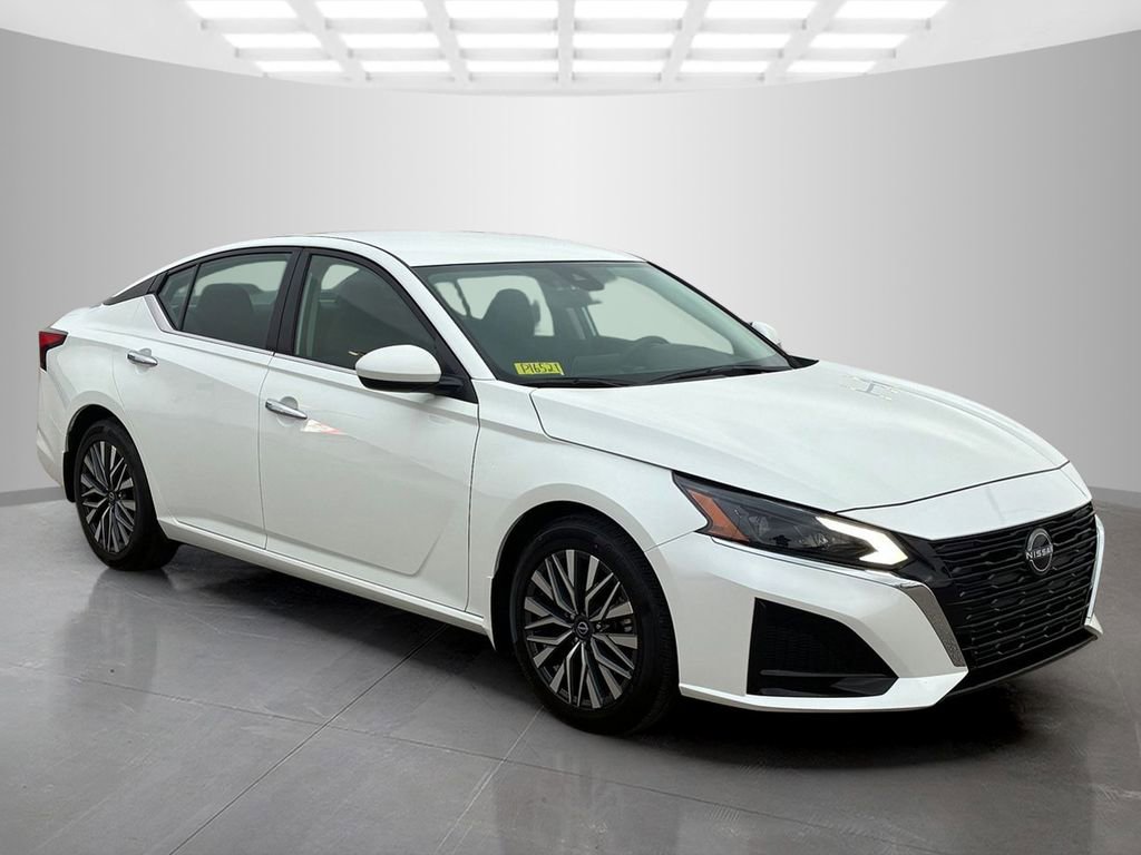 Used 2023 Nissan Altima 2.5 SV FWD image 4