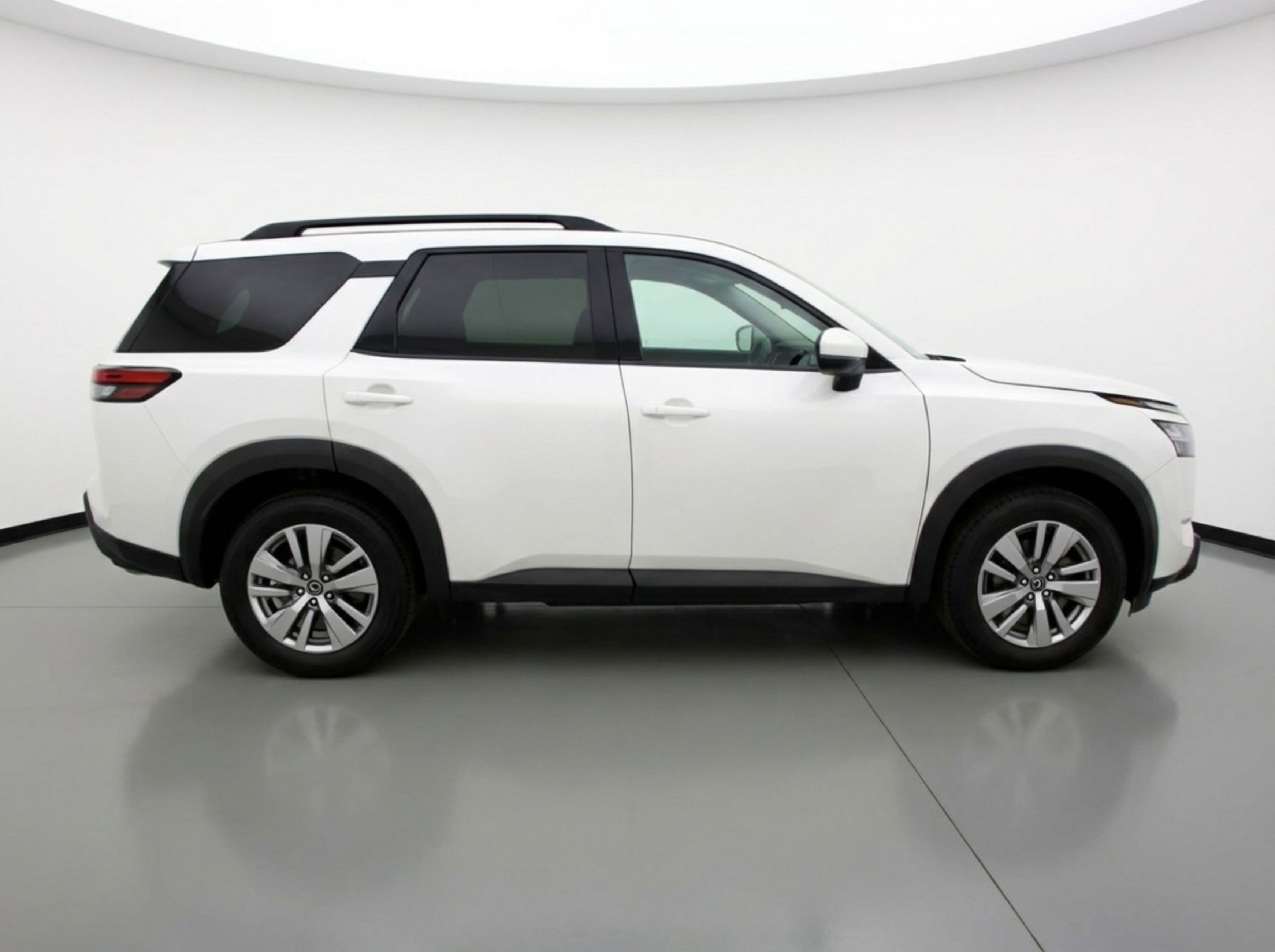 Used 2025 Nissan Pathfinder SV image 11